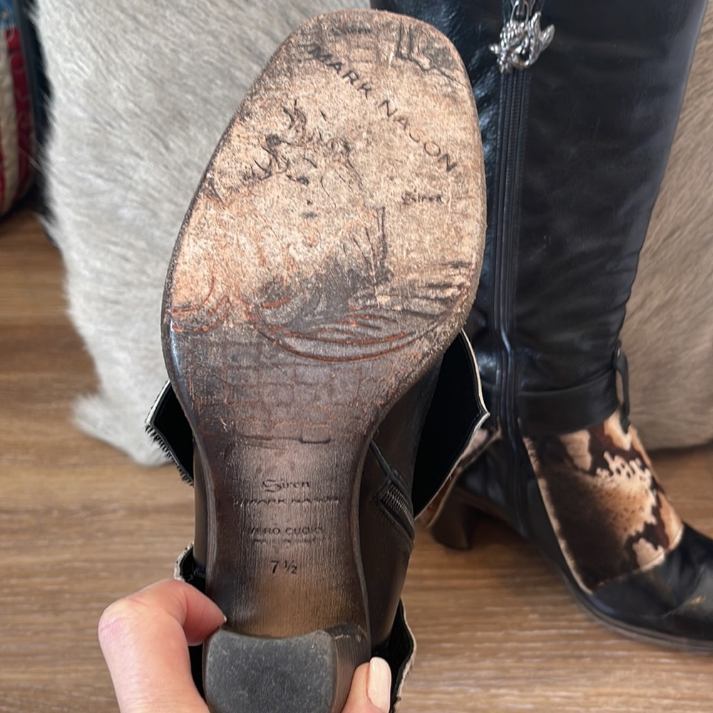**RARE FIND** Women’s Mark Nason Siren Boots. Snake print hide, side zipper - Picture 3 of 7